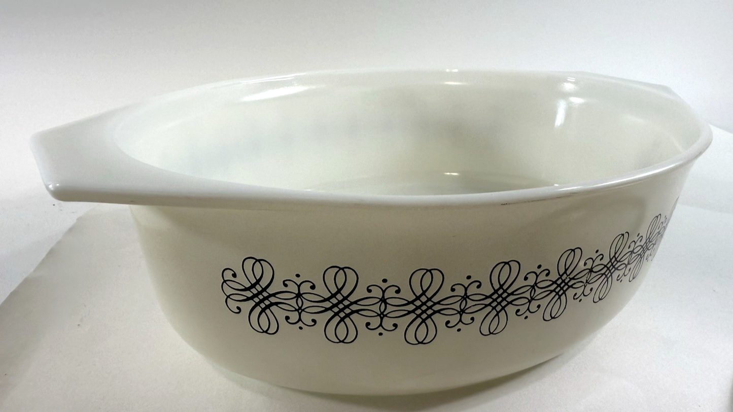 Vintage 1965 Pyrex Empire Scroll 045 Casserole Dish with Lid (2-1/2 Qt)
