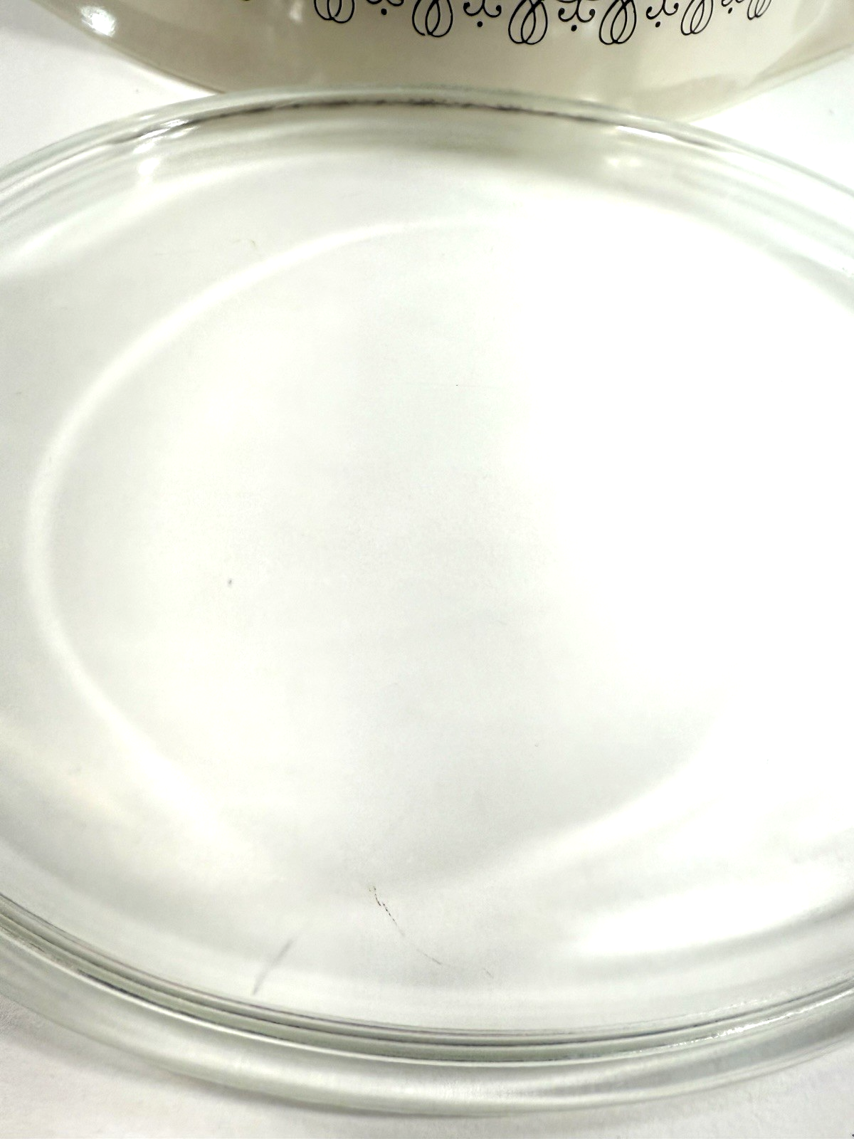 Vintage 1965 Pyrex Empire Scroll 045 Casserole Dish with Lid (2-1/2 Qt)