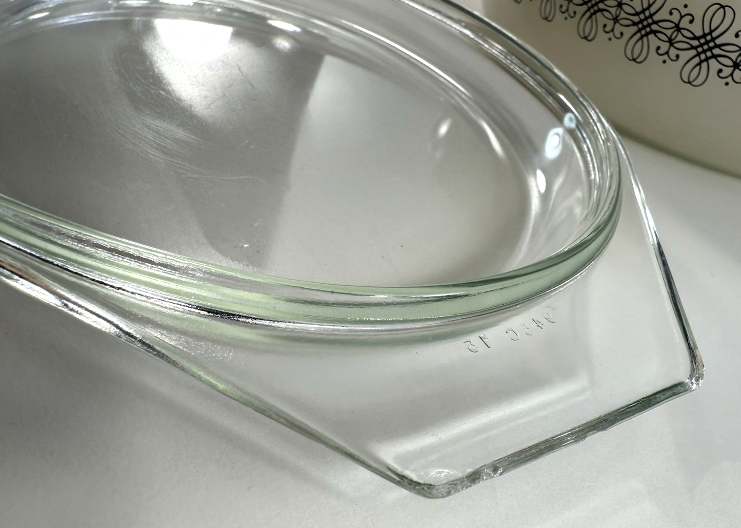 Vintage 1965 Pyrex Empire Scroll 045 Casserole Dish with Lid (2-1/2 Qt)