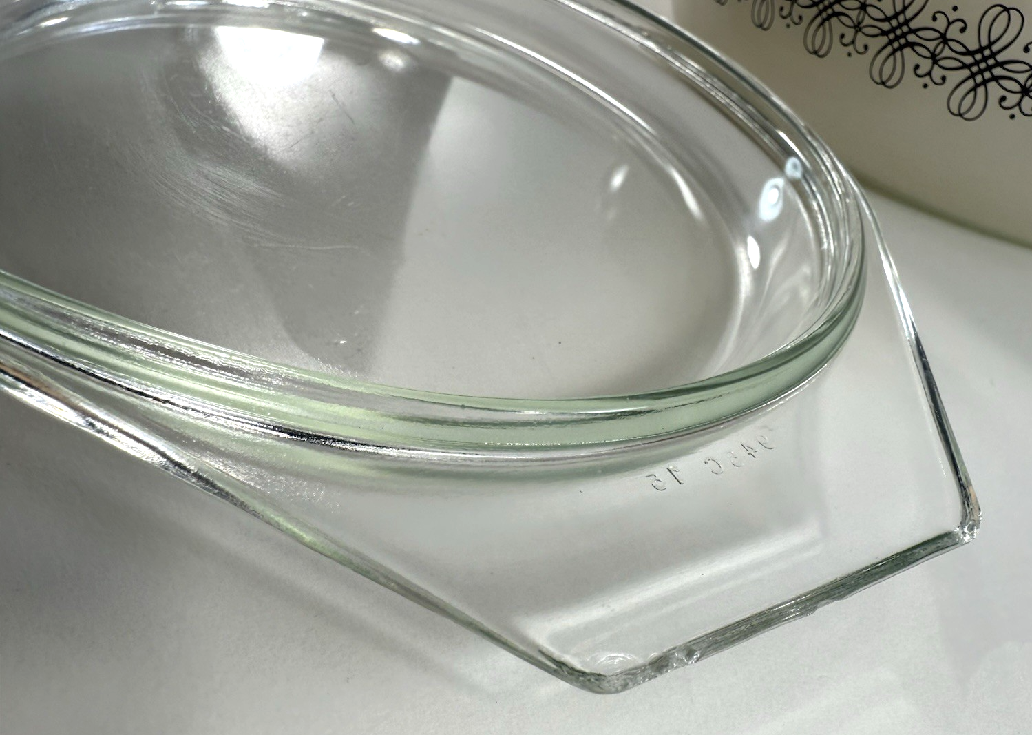 Vintage 1965 Pyrex Empire Scroll 045 Casserole Dish with Lid (2-1/2 Qt)