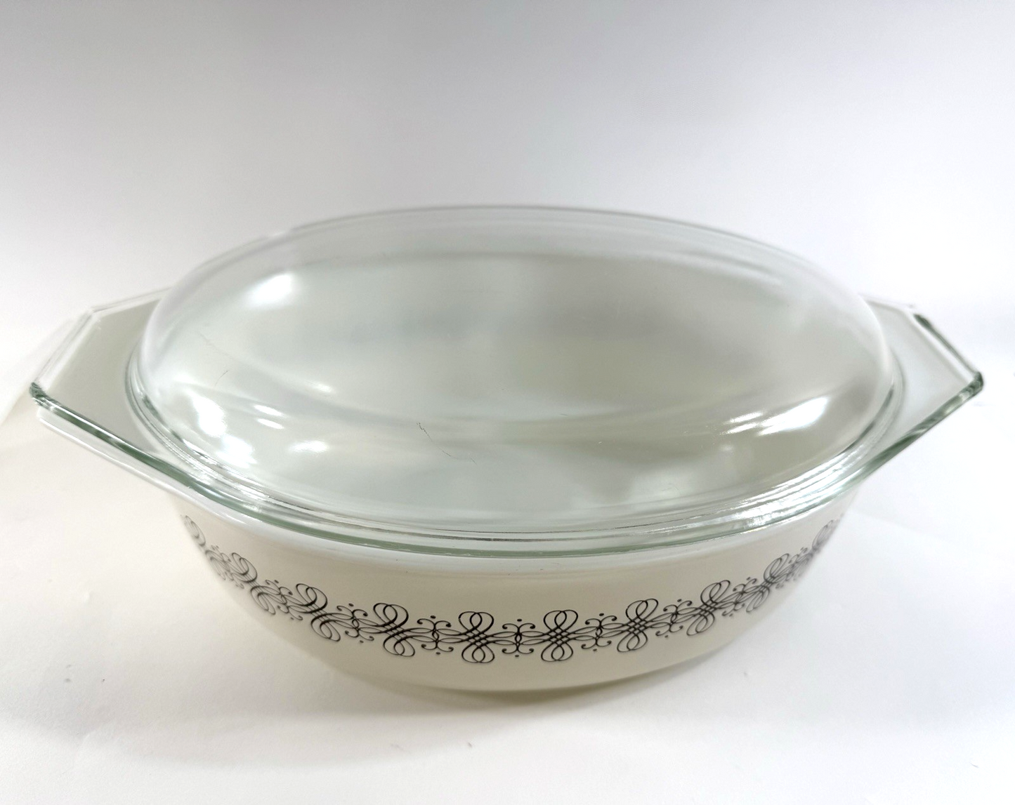 Vintage 1965 Pyrex Empire Scroll 045 Casserole Dish with Lid (2-1/2 Qt)