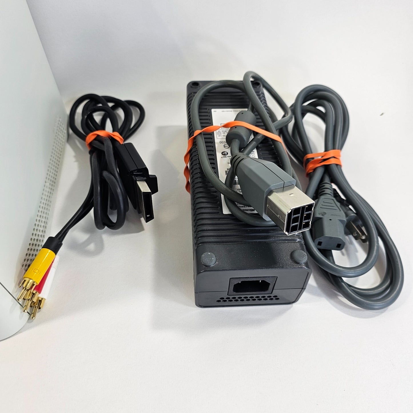 Microsoft White Xbox 360 120 GB Console with Cords, Kinect and Games - Tested