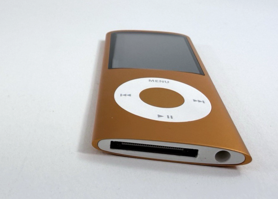 Apple iPod Nano 8 GB 4th Generation Music Player - Tested and Working