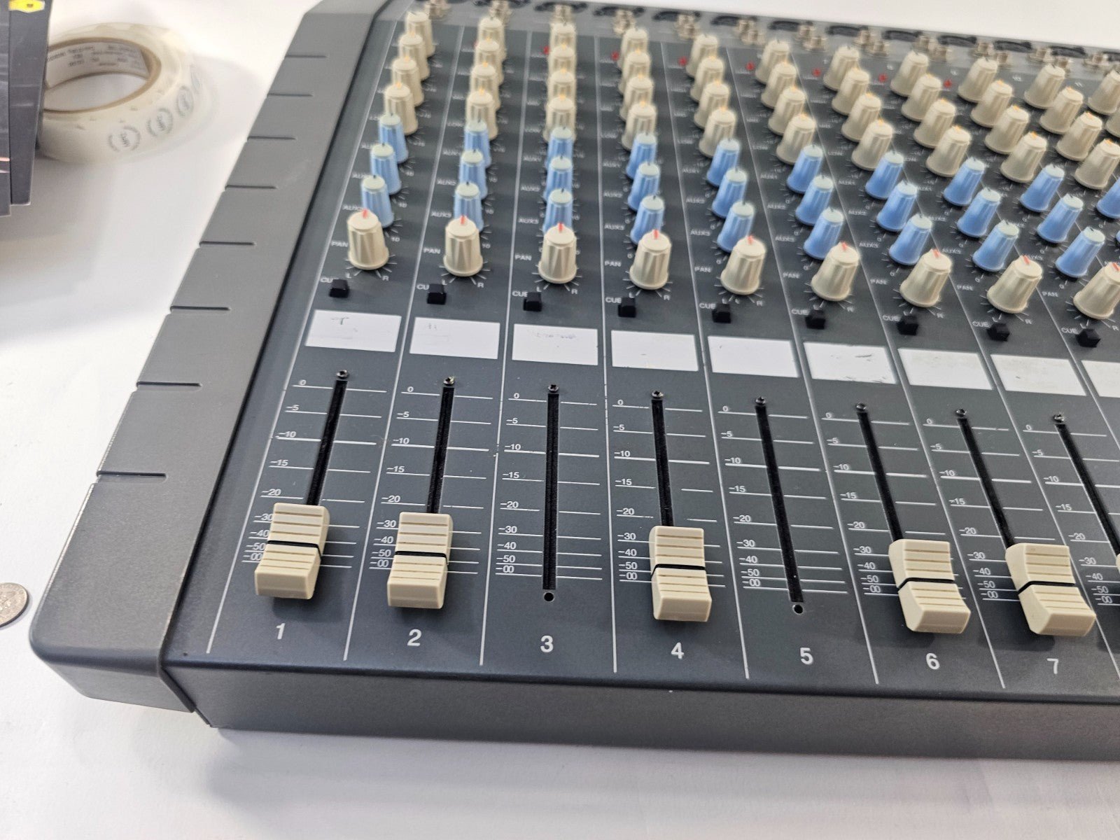 Phonic PMC-1602B 16-Channel Mixing Console - Local Pickup - Read