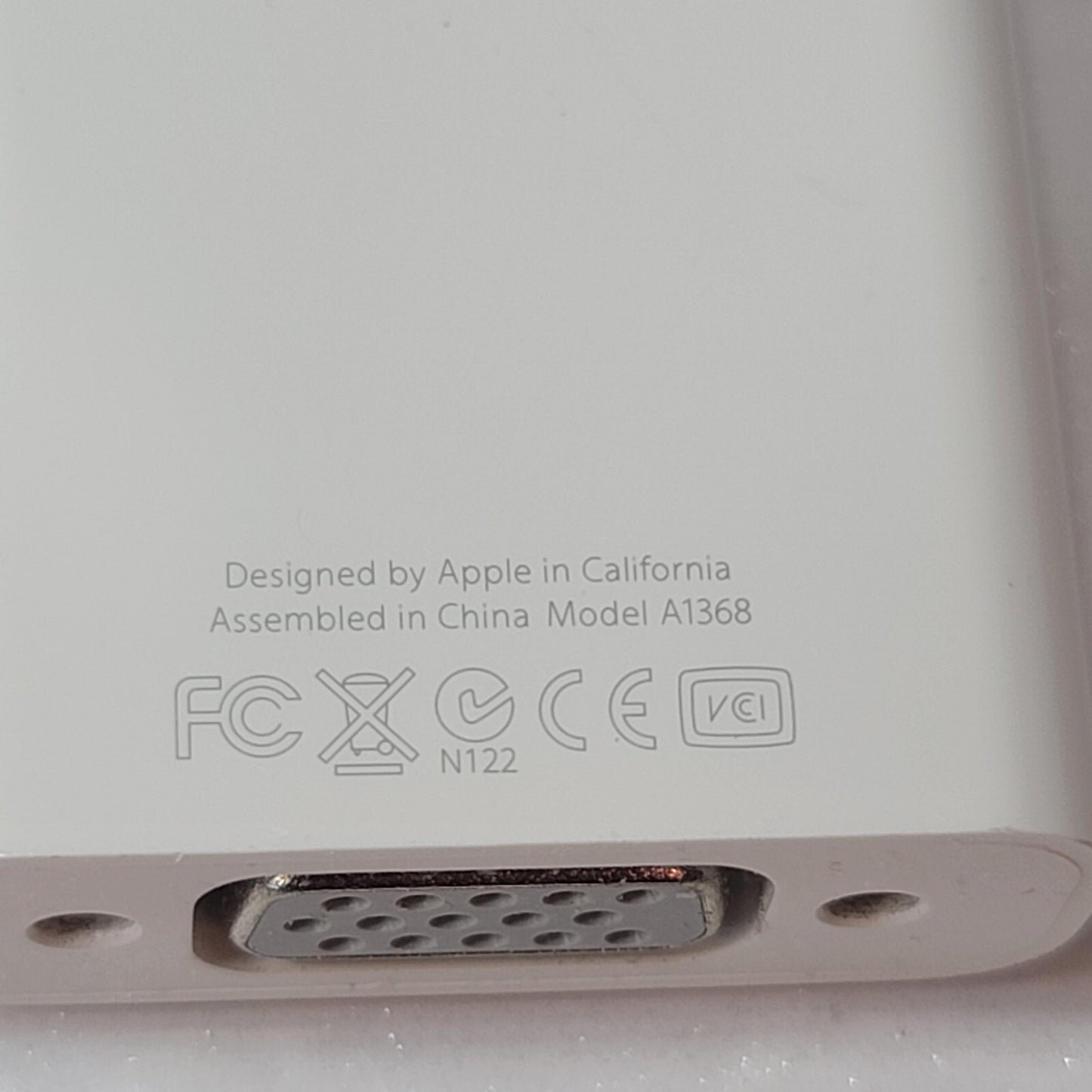 Apple VGA Adapter for iPad, iPhone and iPod Touch (30-pin to VGA) Model A1368