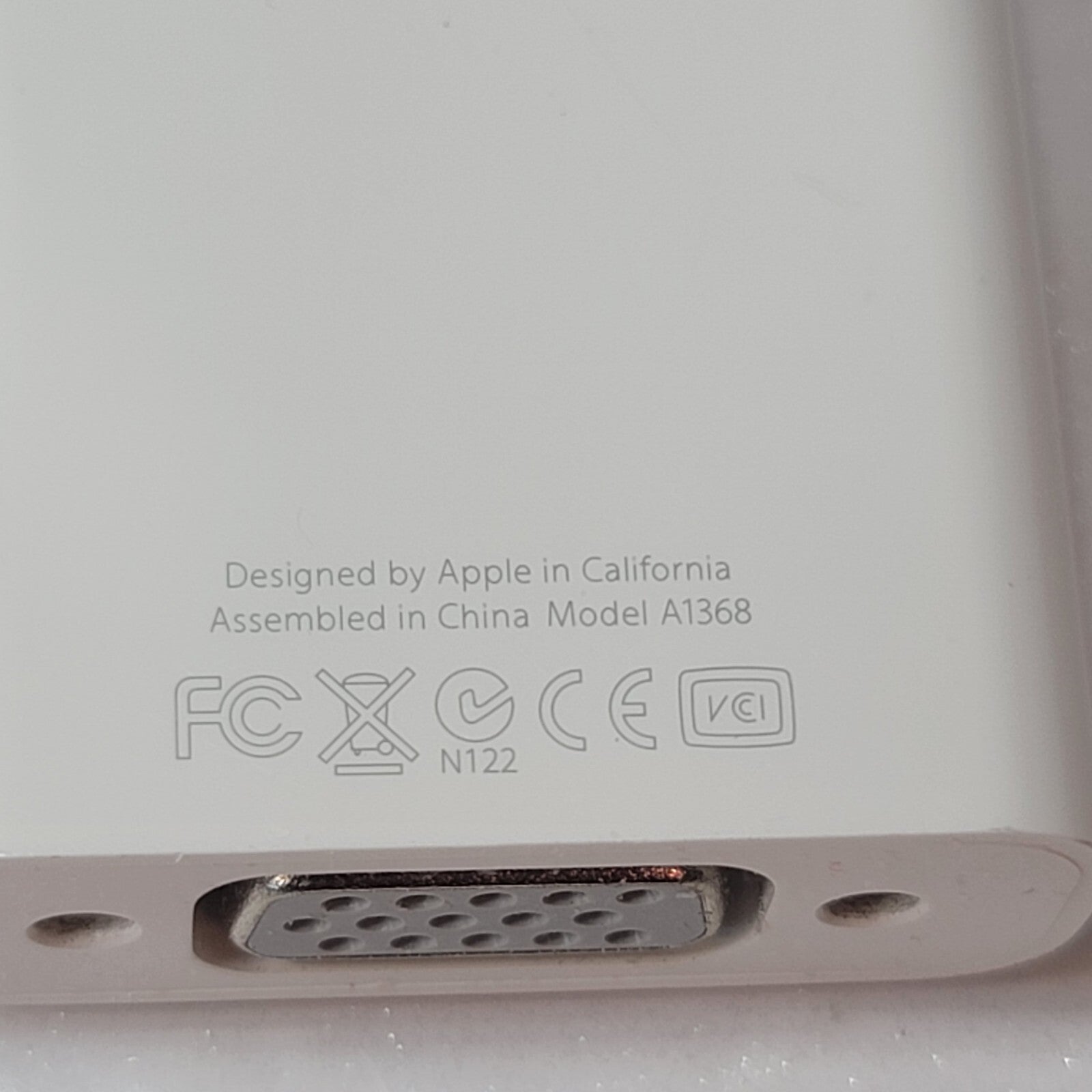 Apple VGA Adapter for iPad, iPhone and iPod Touch (30-pin to VGA) Model A1368