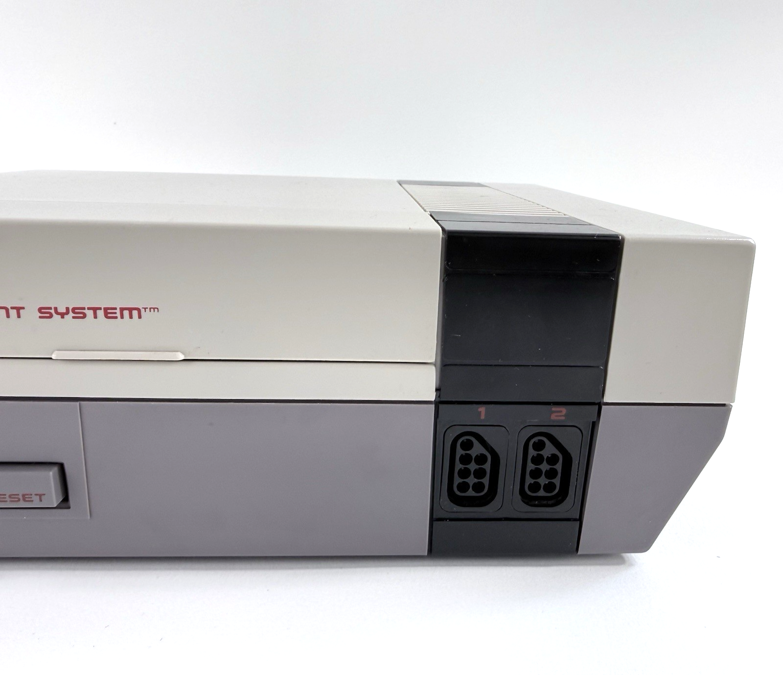 Nintendo NES Console + Controller, Zapper, AV cable, Power Supply - Tested