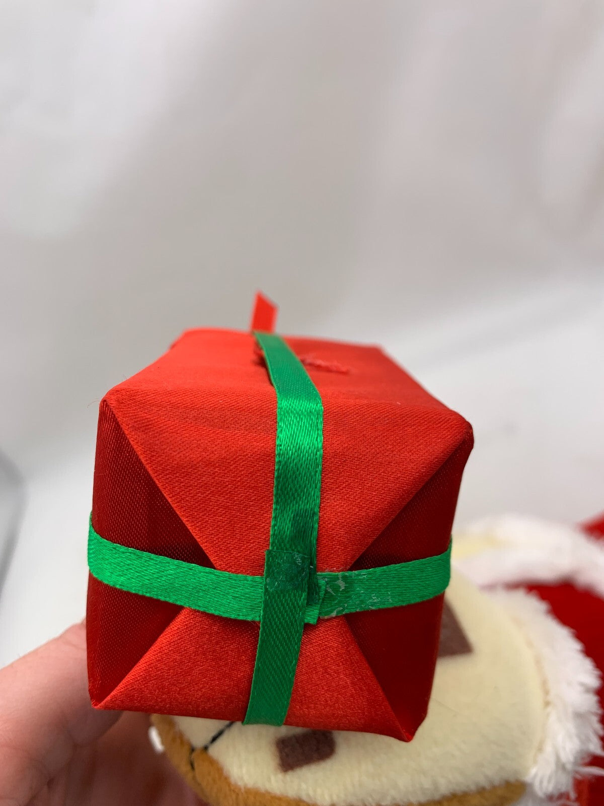 Gemmy 2009 Dreamworks Merry Madagascar 16" Alex the Lion Holiday Plush