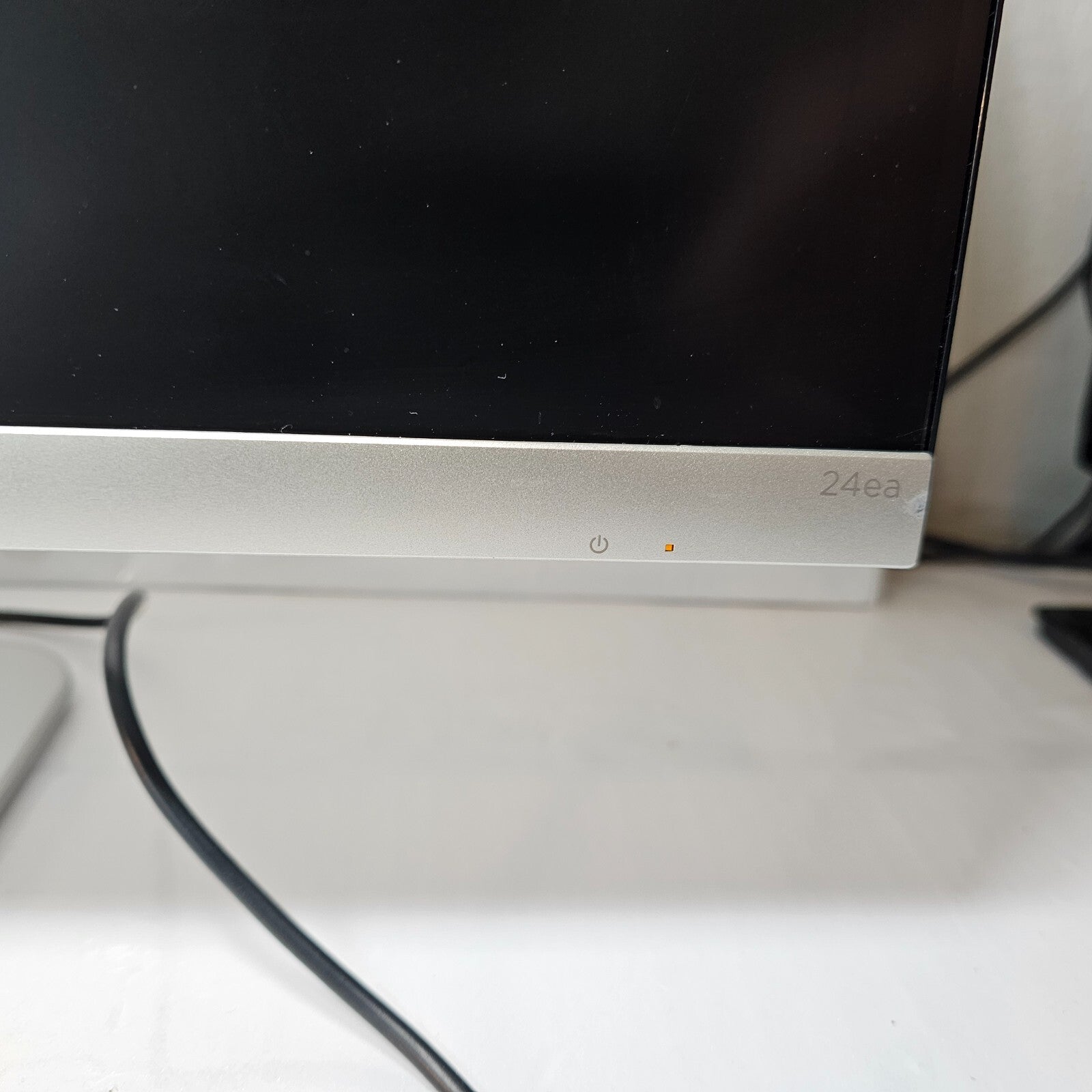 HP 24ea 23.8-inch Display Monitor - Tested and working
