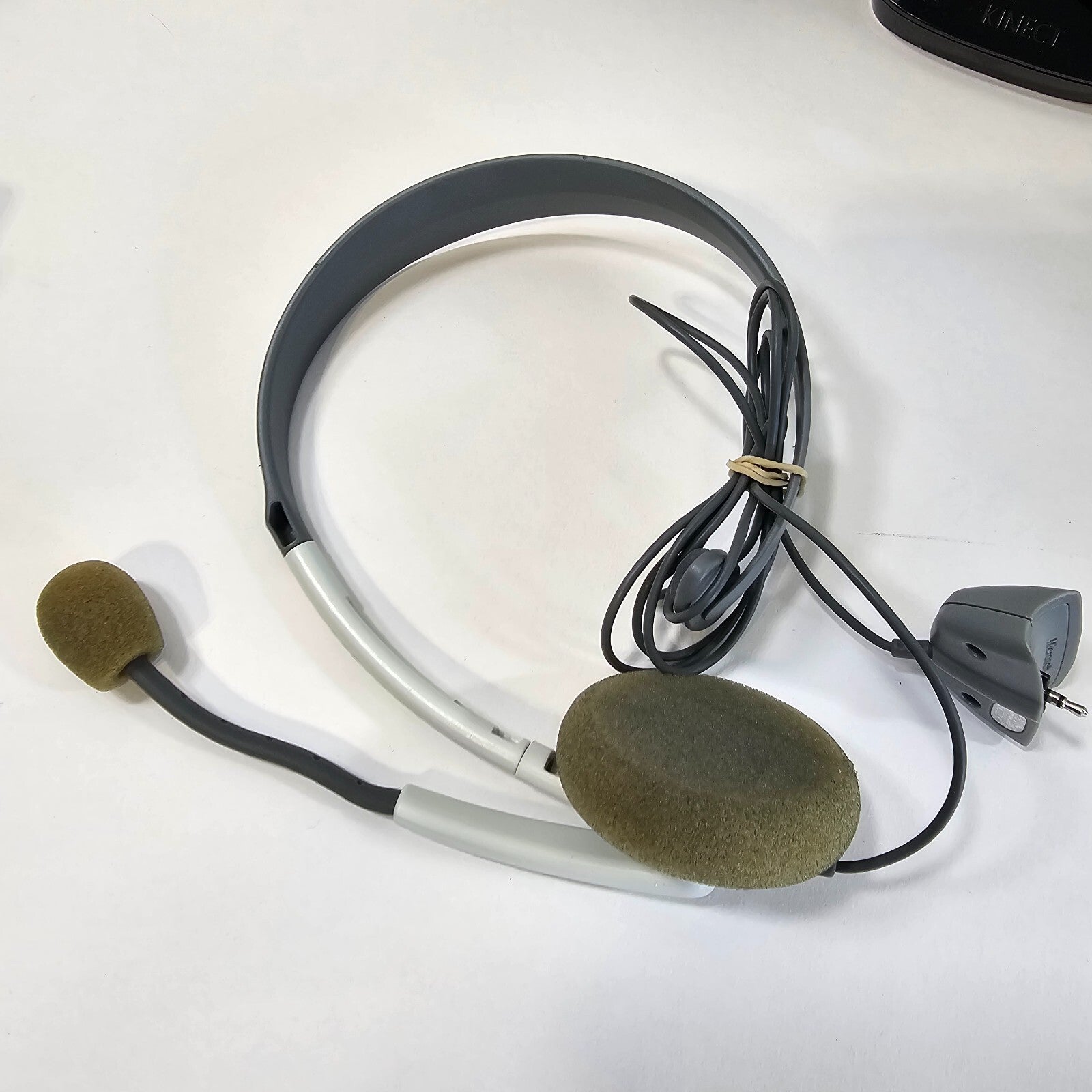 Microsoft White Xbox 360 120 GB Console with Cords, Kinect and Games - Tested