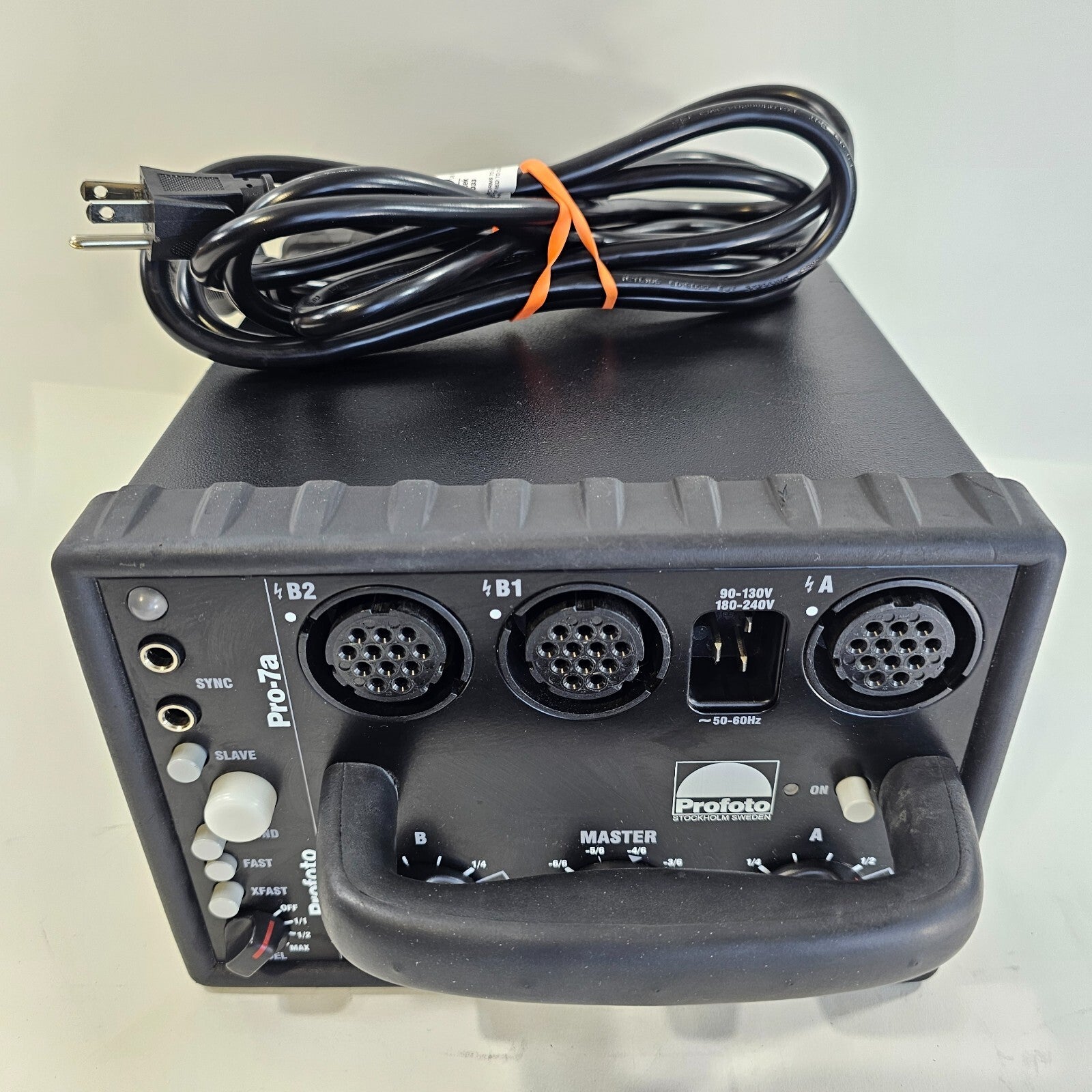 Profoto Pro-7a 2400 ~ 2400 Watt Power Pack Generator Powers On SEE NOTES PARTS