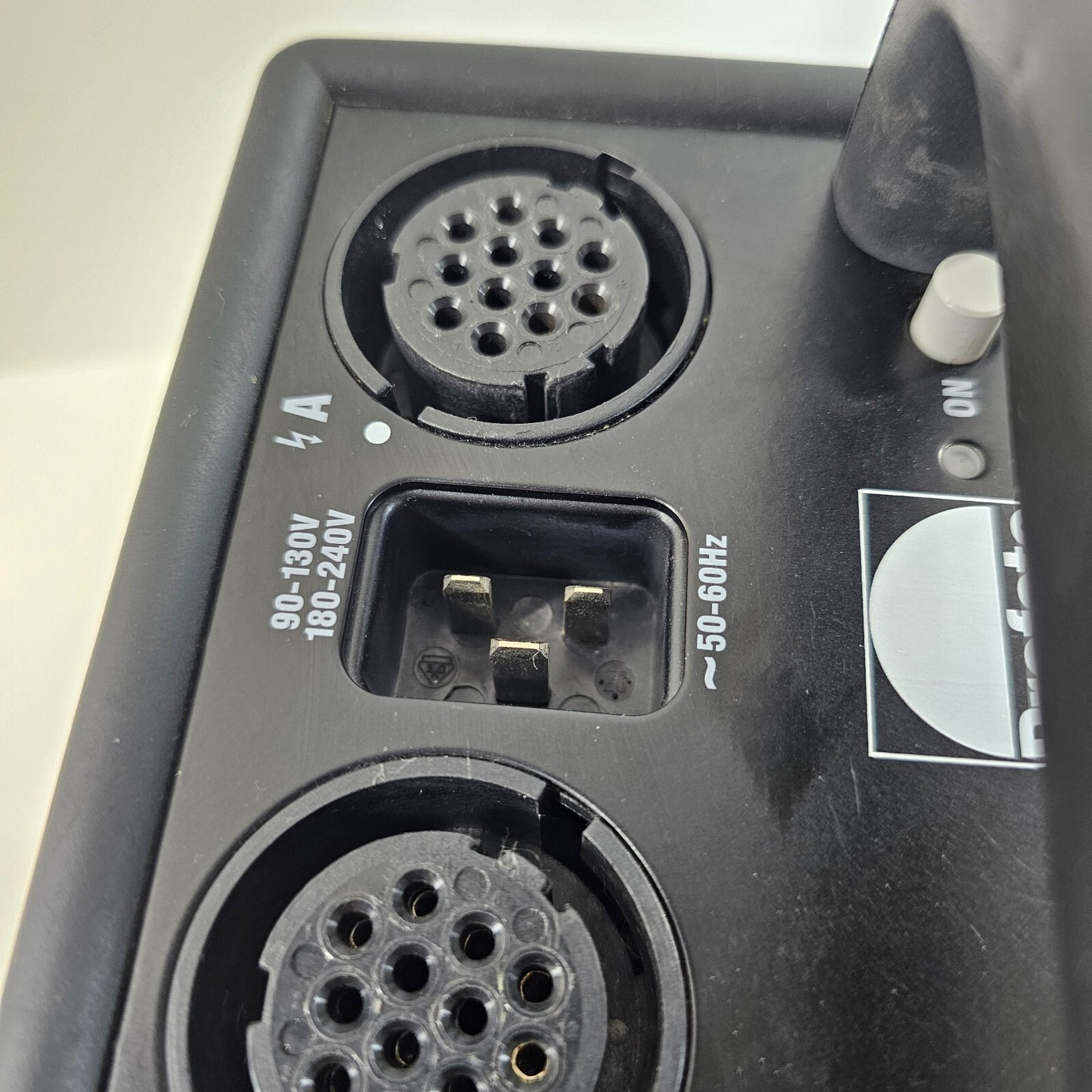 Profoto Pro-7a 2400 ~ 2400 Watt Power Pack Generator Powers On SEE NOTES PARTS