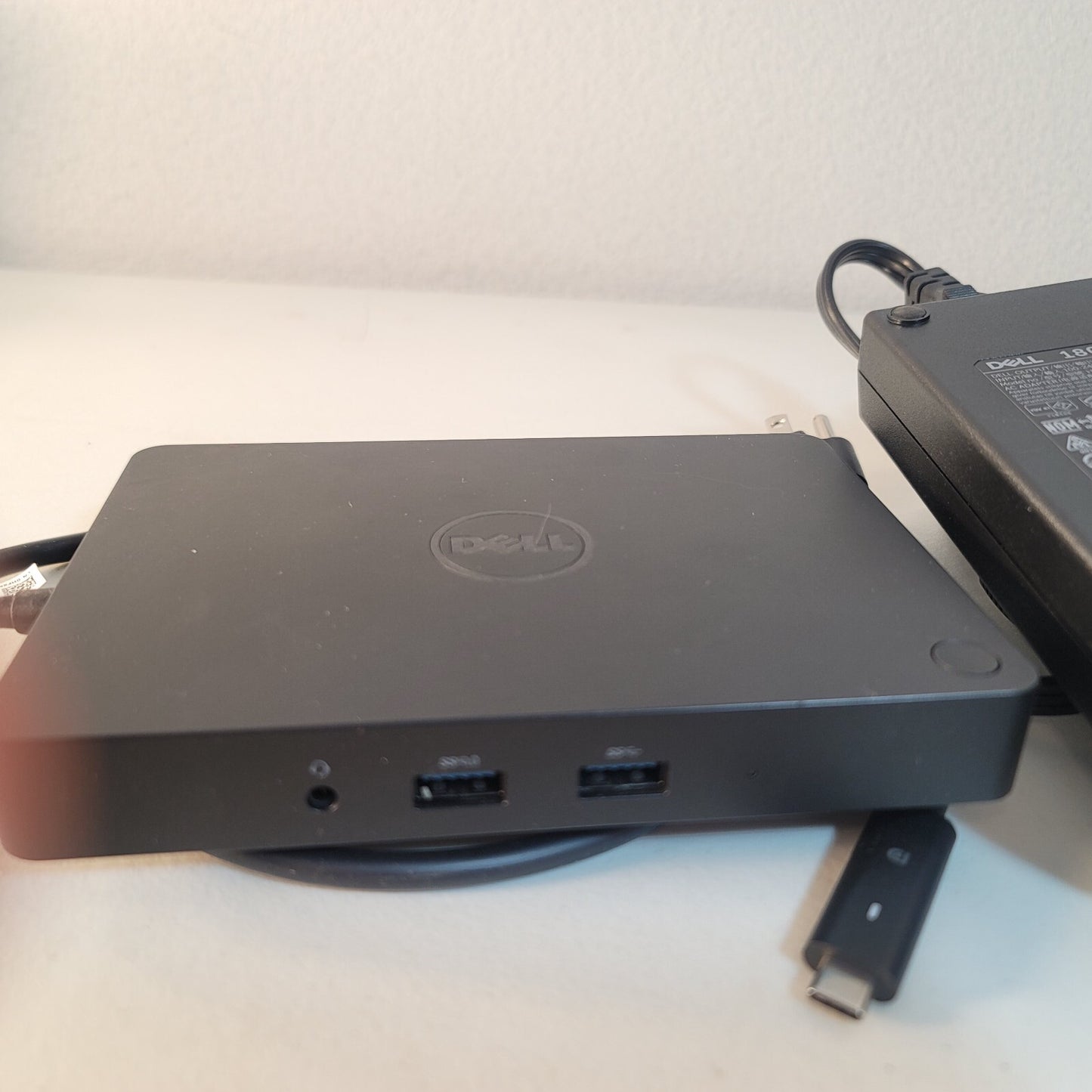 Genuine Dell WD15 4K USB-C Docking Station K17A K17A001 5FDDV with Charger