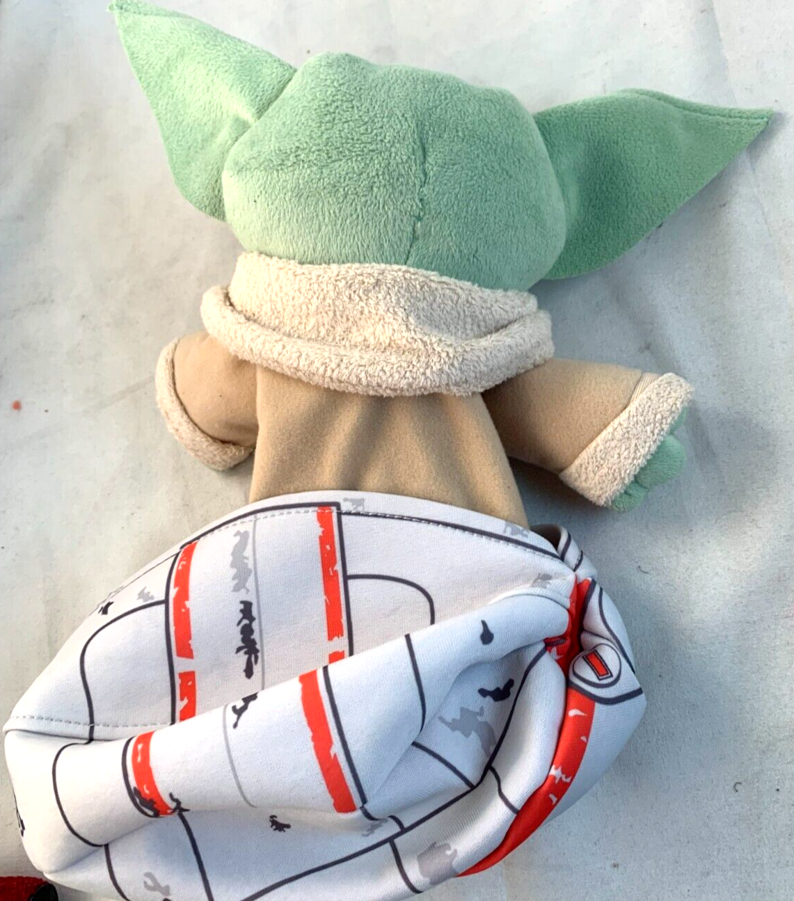 Star Wars Mandalorian The Child 2021 Bounty Collection Hideaway Puppet Plush Toy