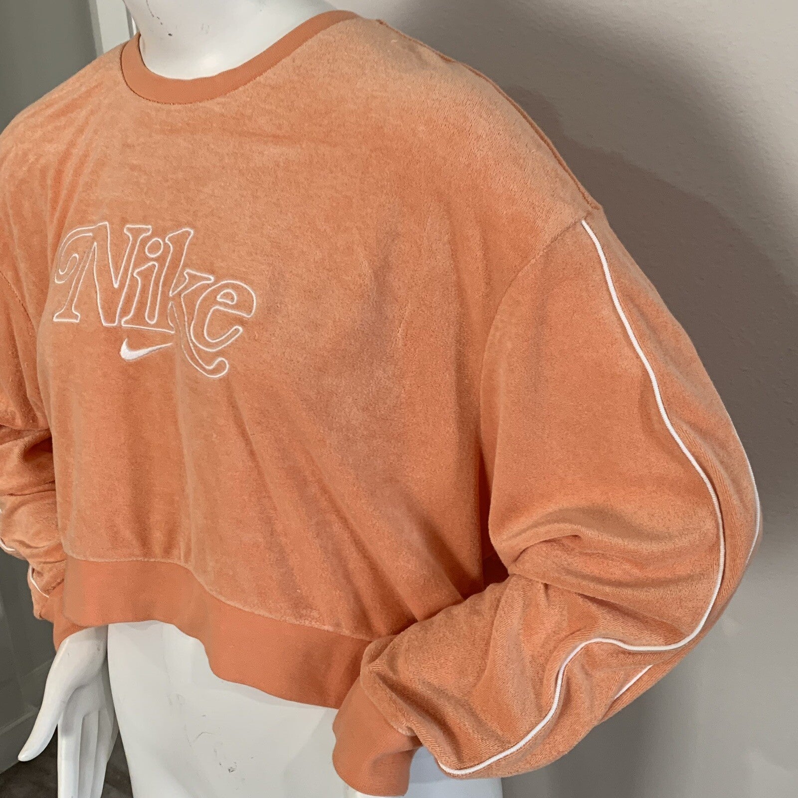 Nike Retro Femme Velour Terry Women's Medium Orange Long-Sleeved Crop Sweatshirt