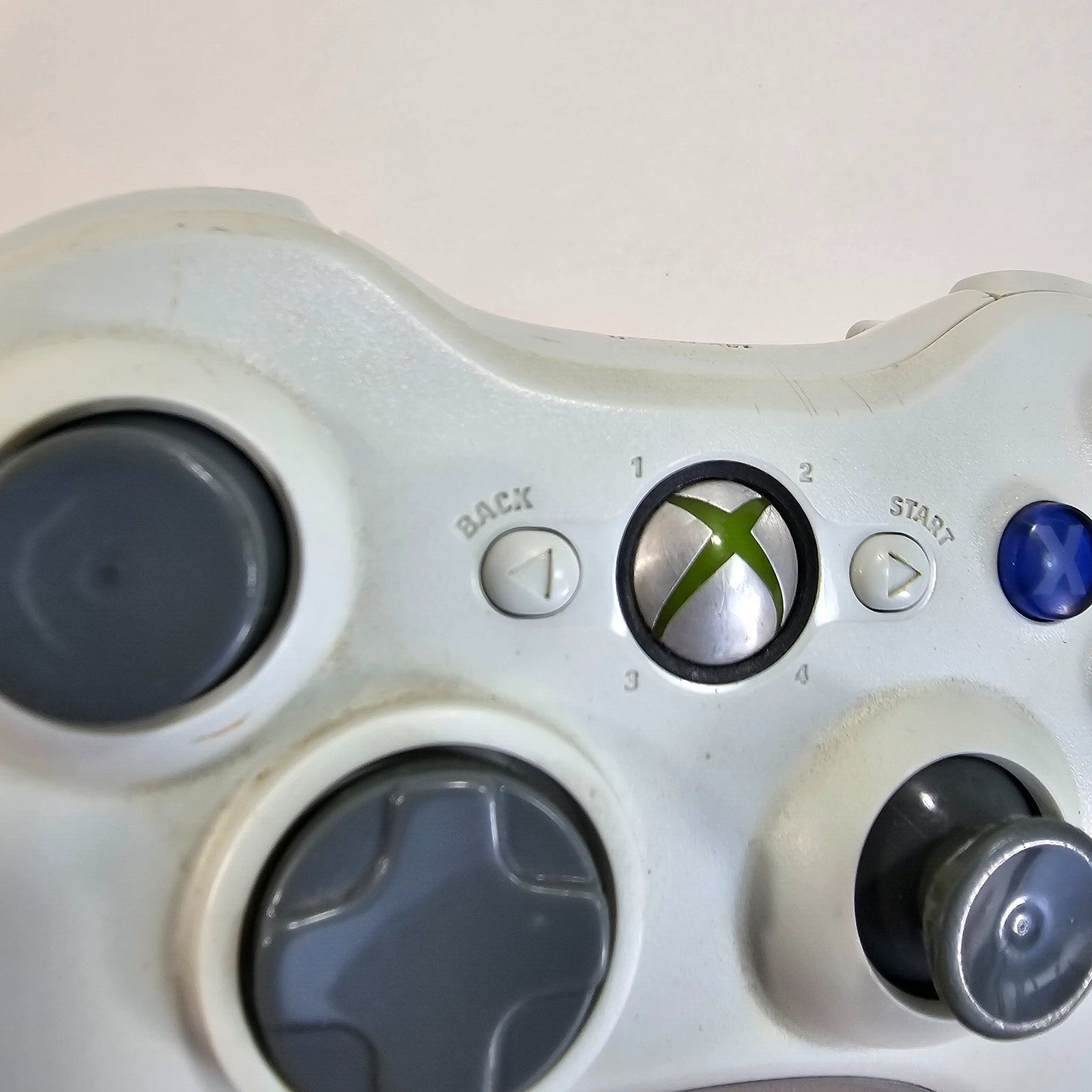 Microsoft White Xbox 360 120 GB Console with Cords, Kinect and Games - Tested