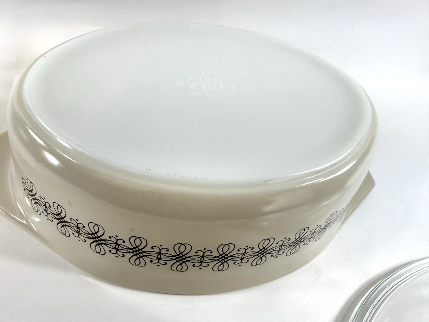 Vintage 1965 Pyrex Empire Scroll 045 Casserole Dish with Lid (2-1/2 Qt)