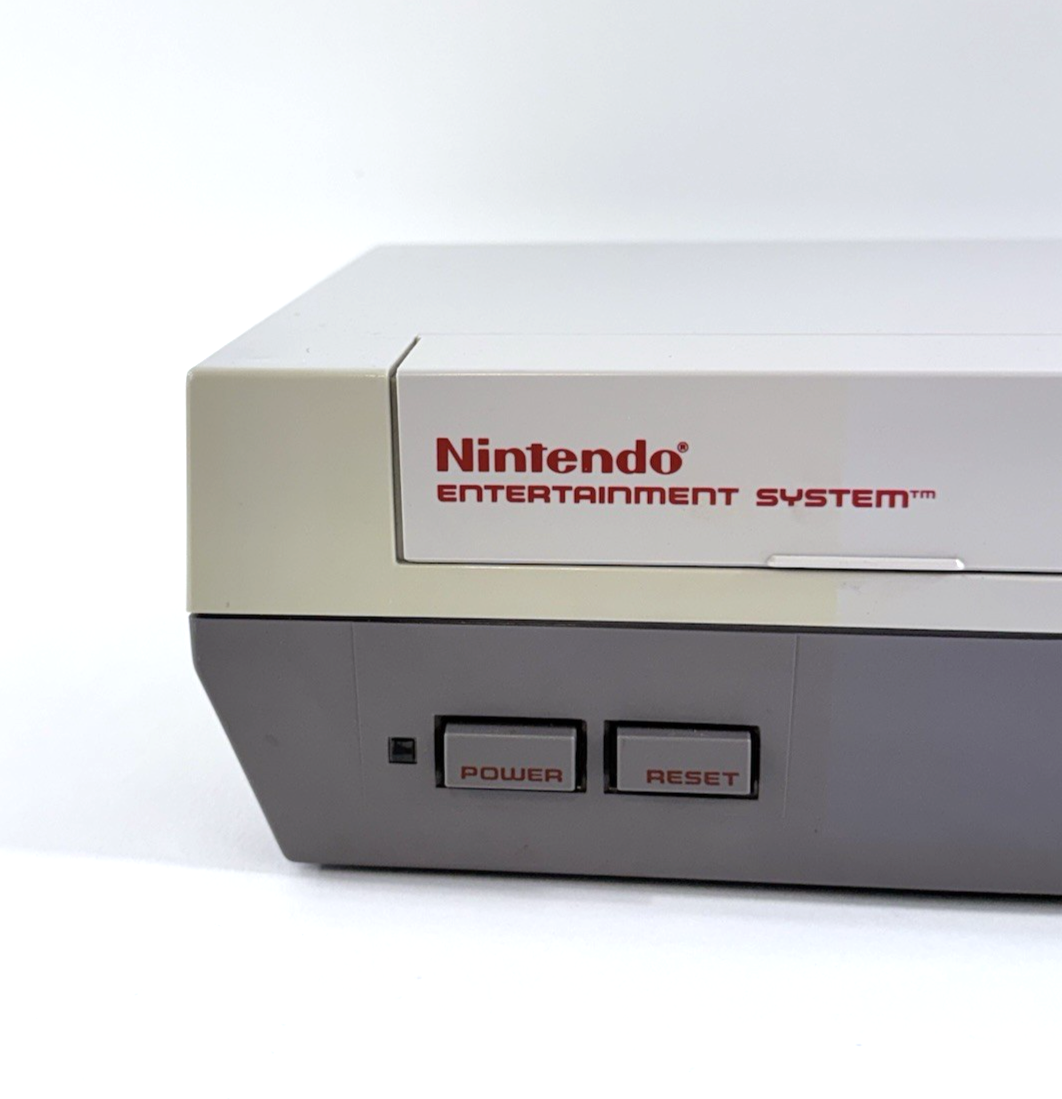 Nintendo Entertainment System Console with Zapper, Controller,  Cables - Tested