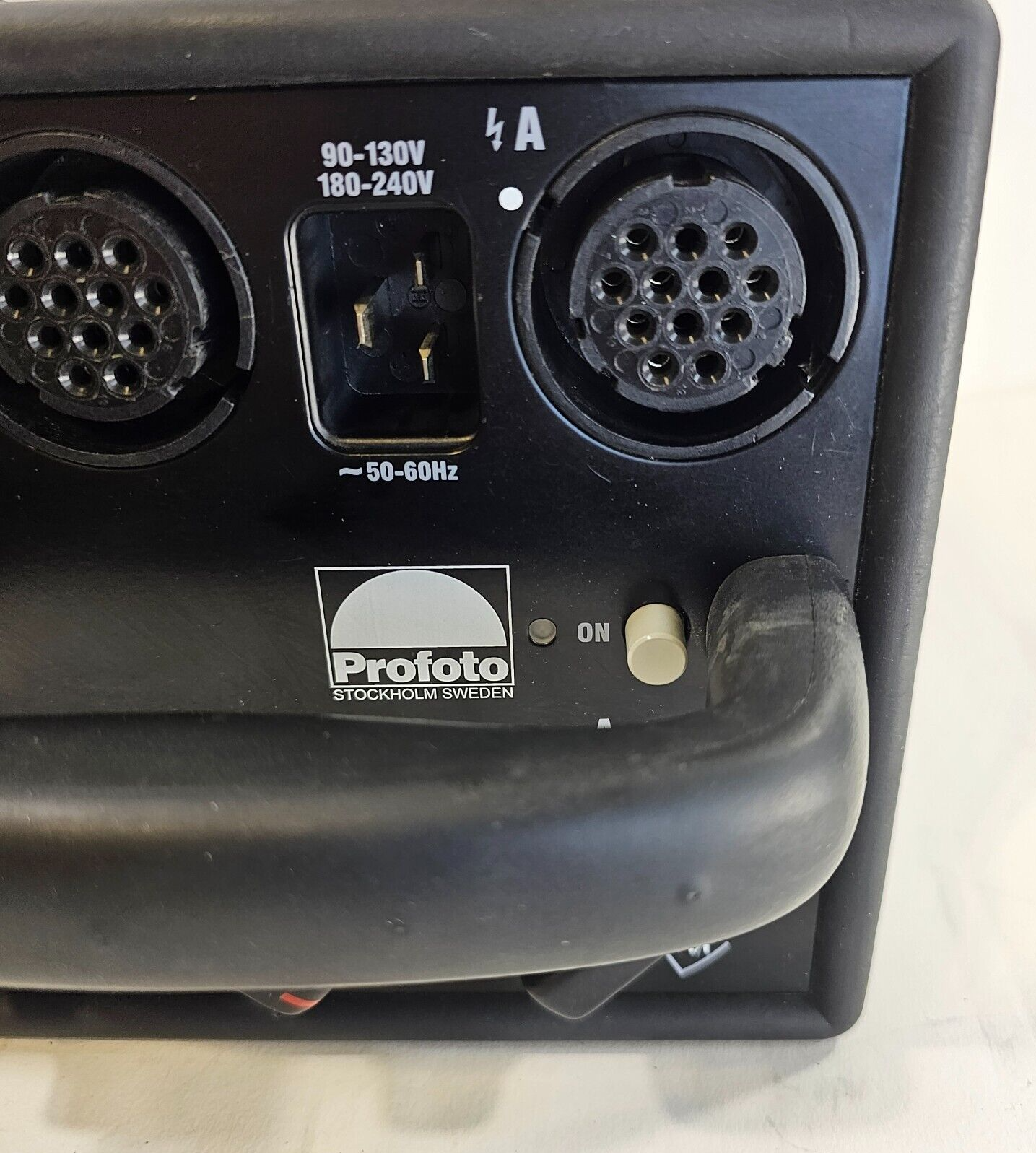 Profoto Pro-7a 2400 ~ 2400 Watt Power Pack Generator Powers On SEE NOTES PARTS