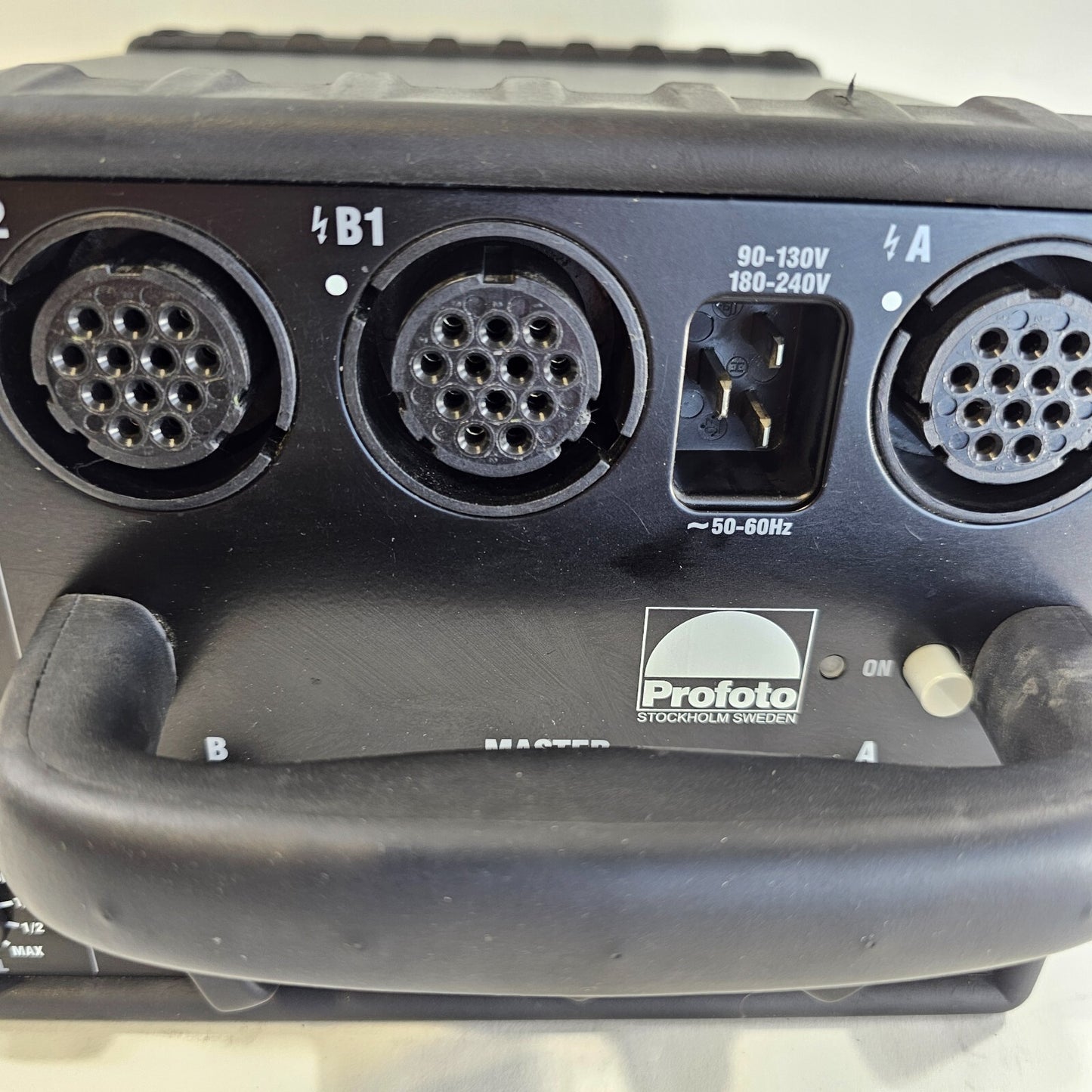 Profoto Pro-7a 2400 ~ 2400 Watt Power Pack Generator Powers On SEE NOTES PARTS