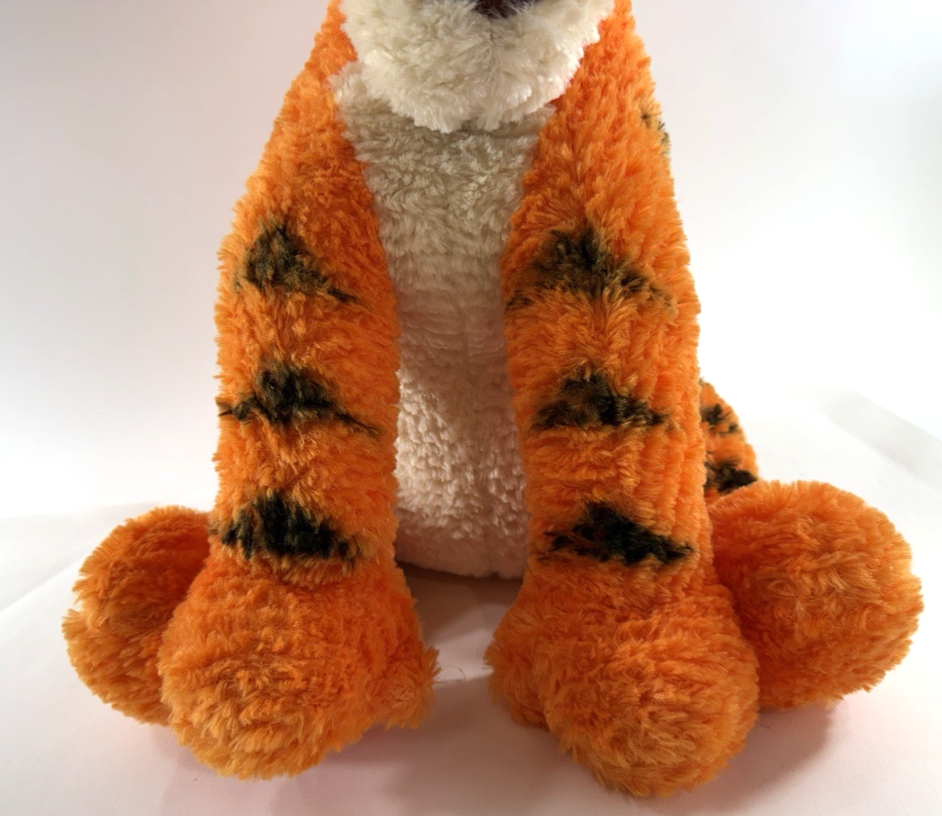 Disney Parks 2013 Winnie the Pooh 18" Tigger Plush