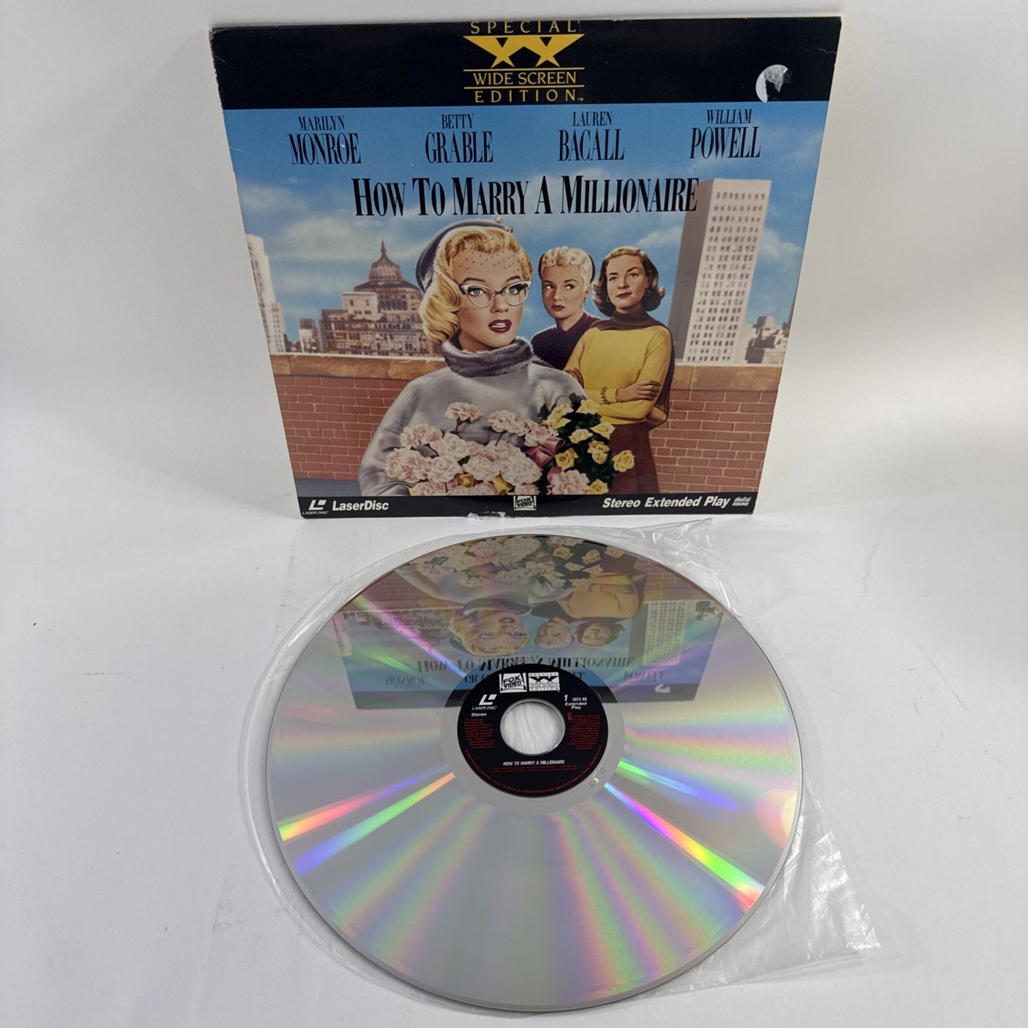 How to Marry a Millionaire (Laserdisc Bundle) Guys and Dolls, Around The World..