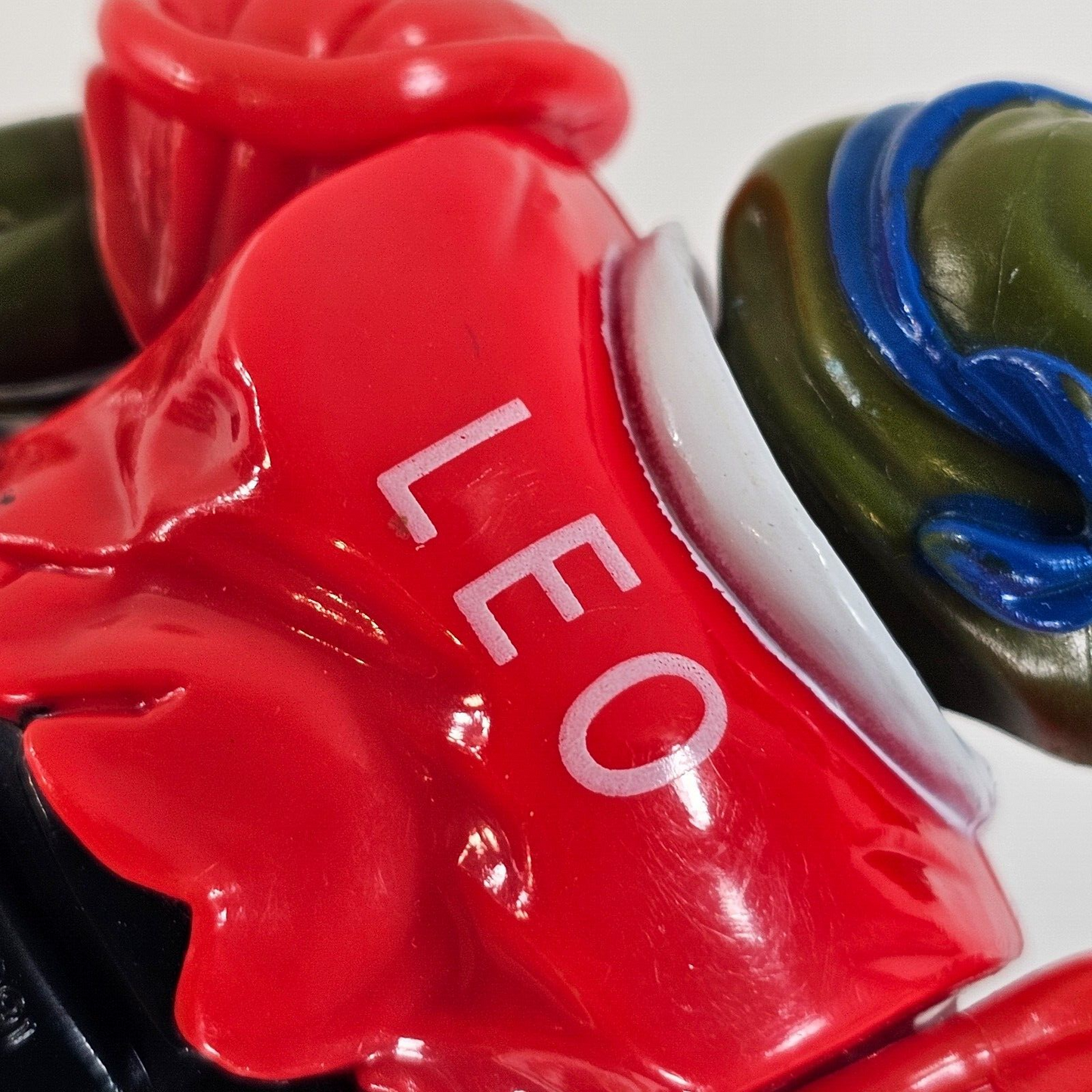 Playmates Toys 1991 TD Tossin' Leo Teenage Mutant Ninja Turtles Action Figure