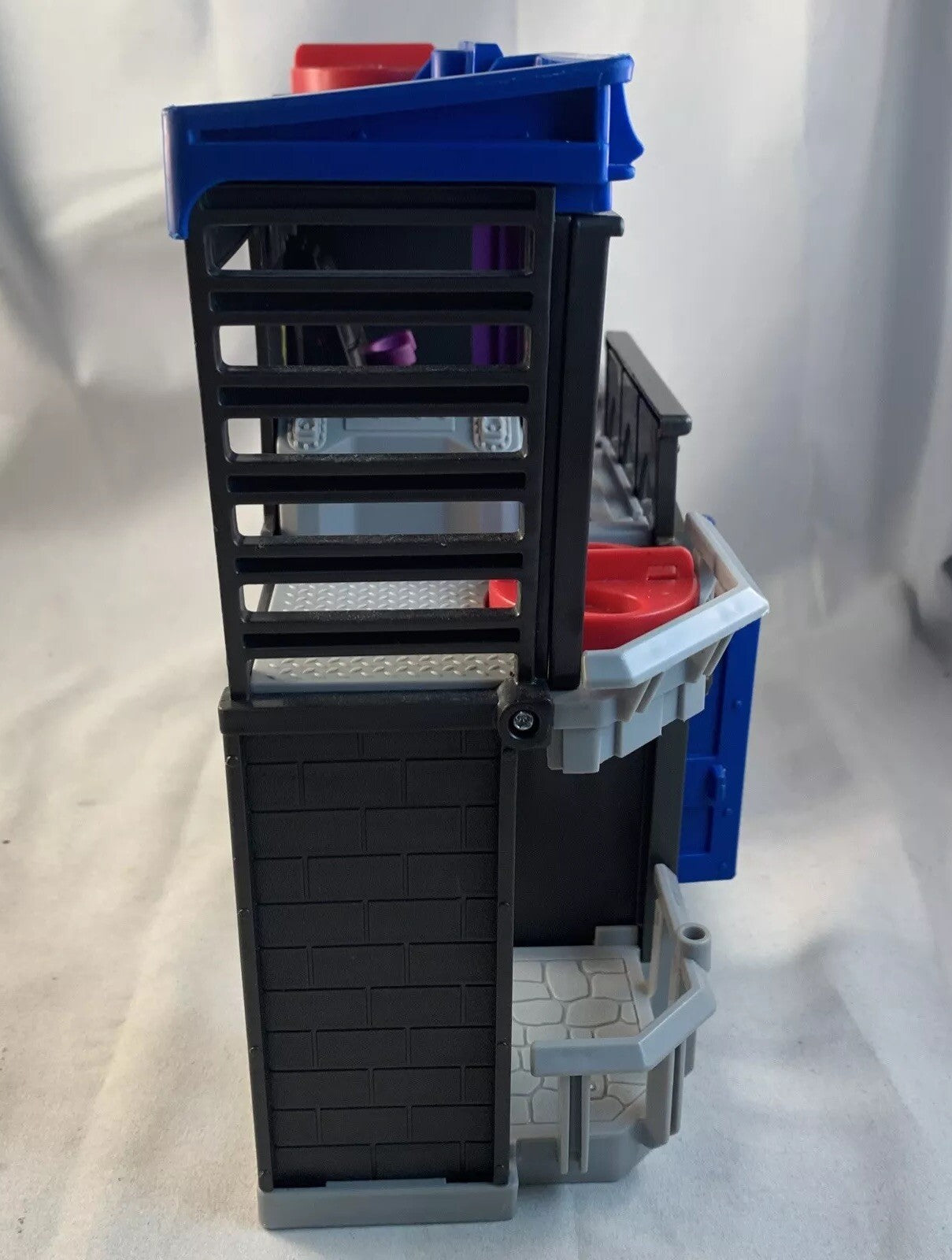 Imaginext 2012 Batman Gotham City Jail Playset DC Super Friends by Fisher Price