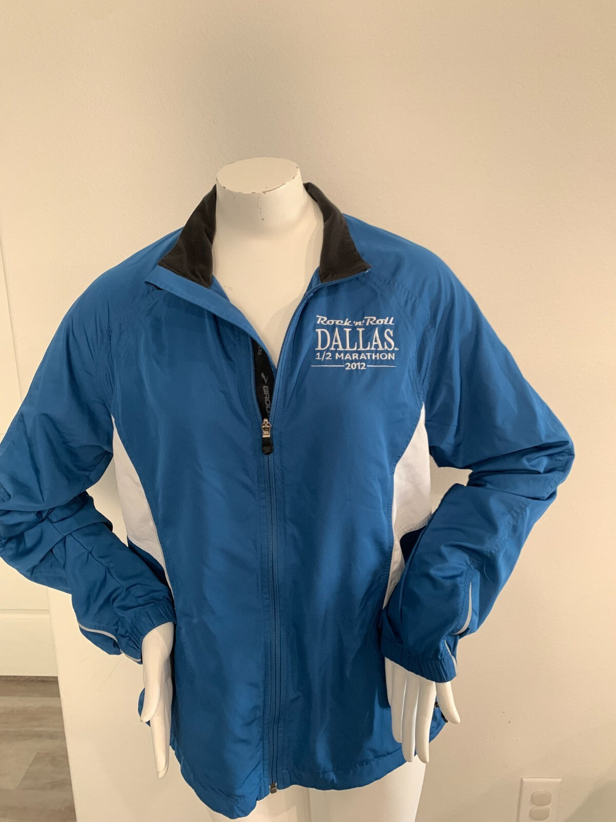 Brooks Rock 'n' Roll Dallas '12 Marathon Series Blue/White Jacket Adult S