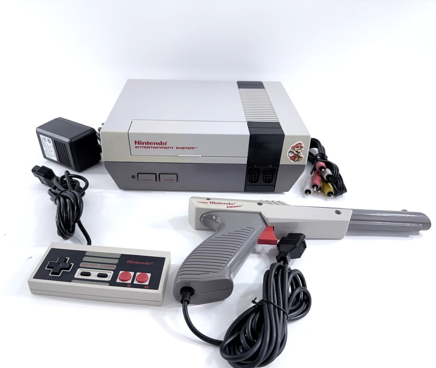 Nintendo Entertainment System Console with Zapper, Controller,  Cables - Tested