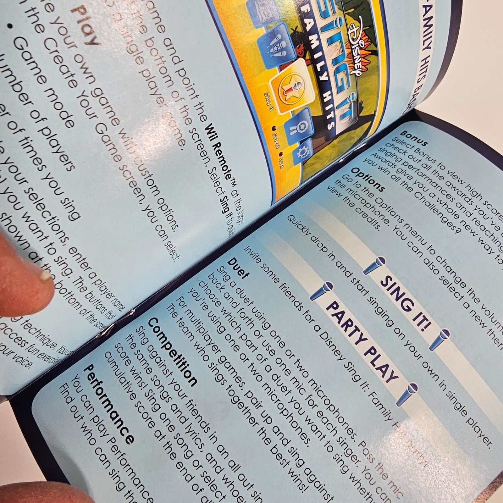 Disney Sing It: Family Hits (Nintendo Wii, 2010) Game Case Manual - Tested