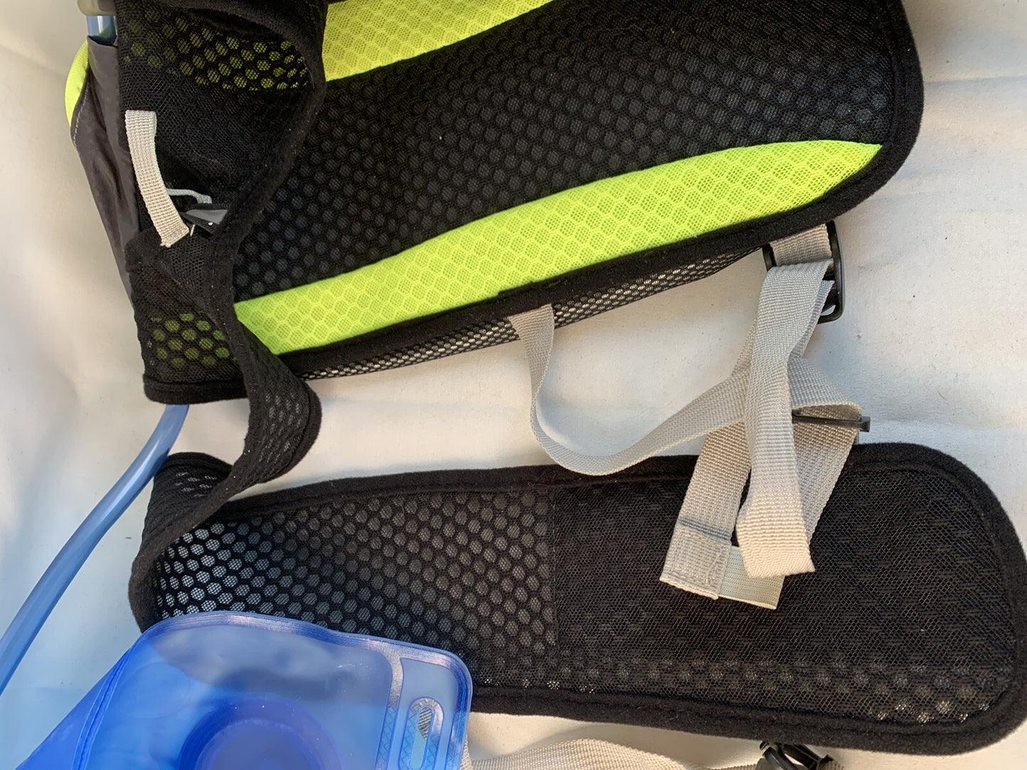 NEW Avia Small ( 1 Liter) Hydration Backpack w/Bladder - Good condition