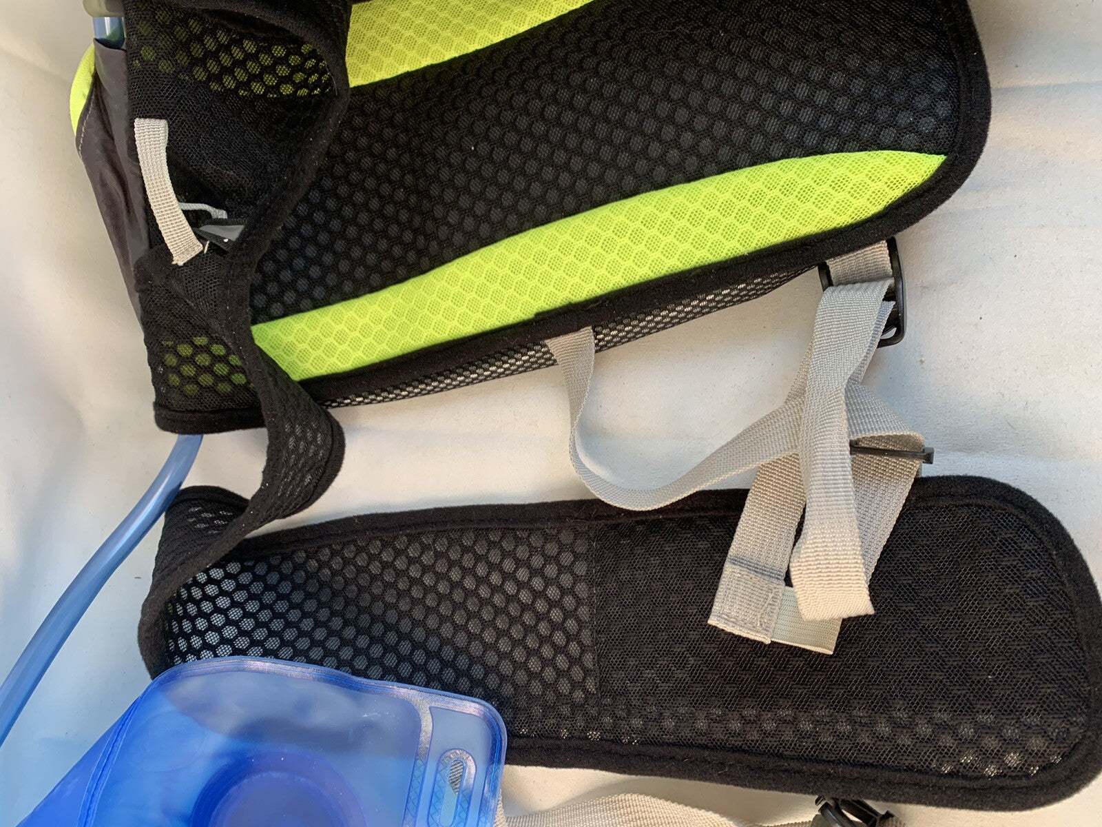 NEW Avia Small ( 1 Liter) Hydration Backpack w/Bladder - Good condition