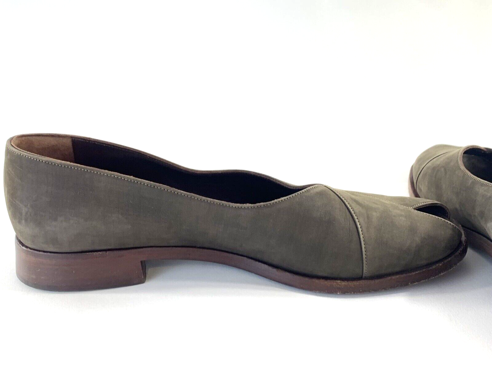 Giorgio Armani Le Collezioni  Size 36 (US 5.5) Peep Toe Leather Flats