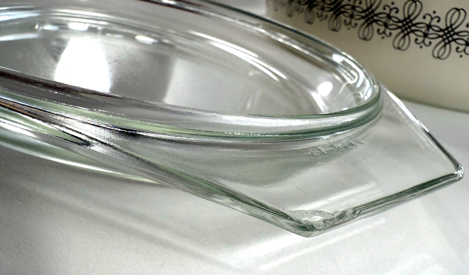 Vintage 1965 Pyrex Empire Scroll 045 Casserole Dish with Lid (2-1/2 Qt)