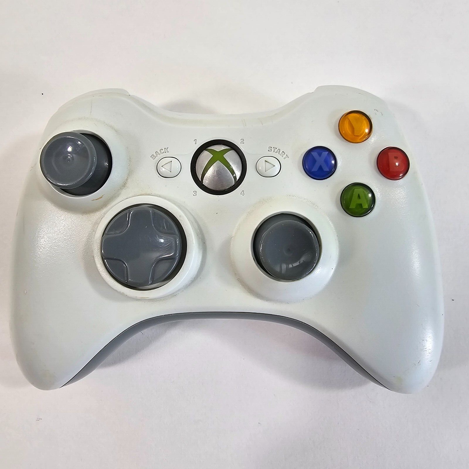 Microsoft White Xbox 360 120 GB Console with Cords, Kinect and Games - Tested