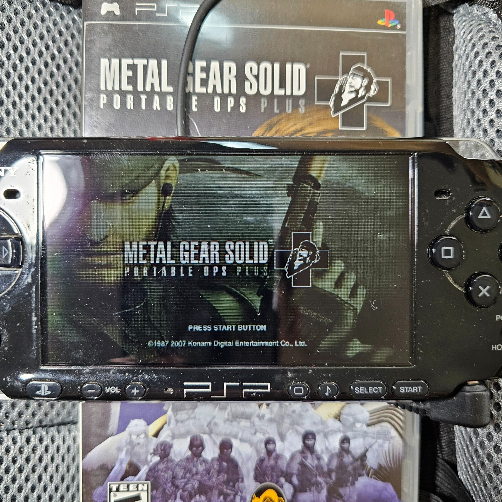 Metal Gear Solid: Portable Ops Plus (Sony PSP, 2007) Game Case Manual - Tested