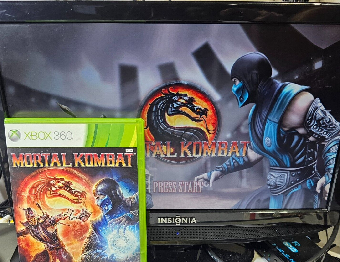 Mortal Kombat (Microsoft Xbox 360, 2010) Game Case Manual Inserts Code - Tested