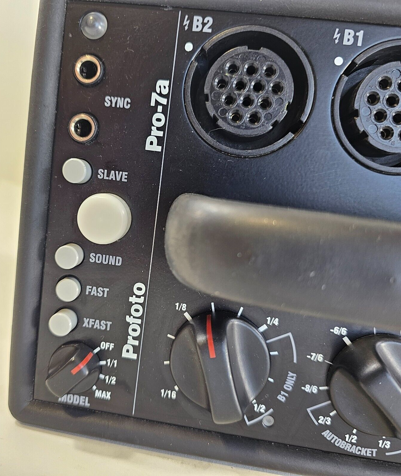 Profoto Pro-7a 2400 ~ 2400 Watt Power Pack Generator Powers On SEE NOTES PARTS