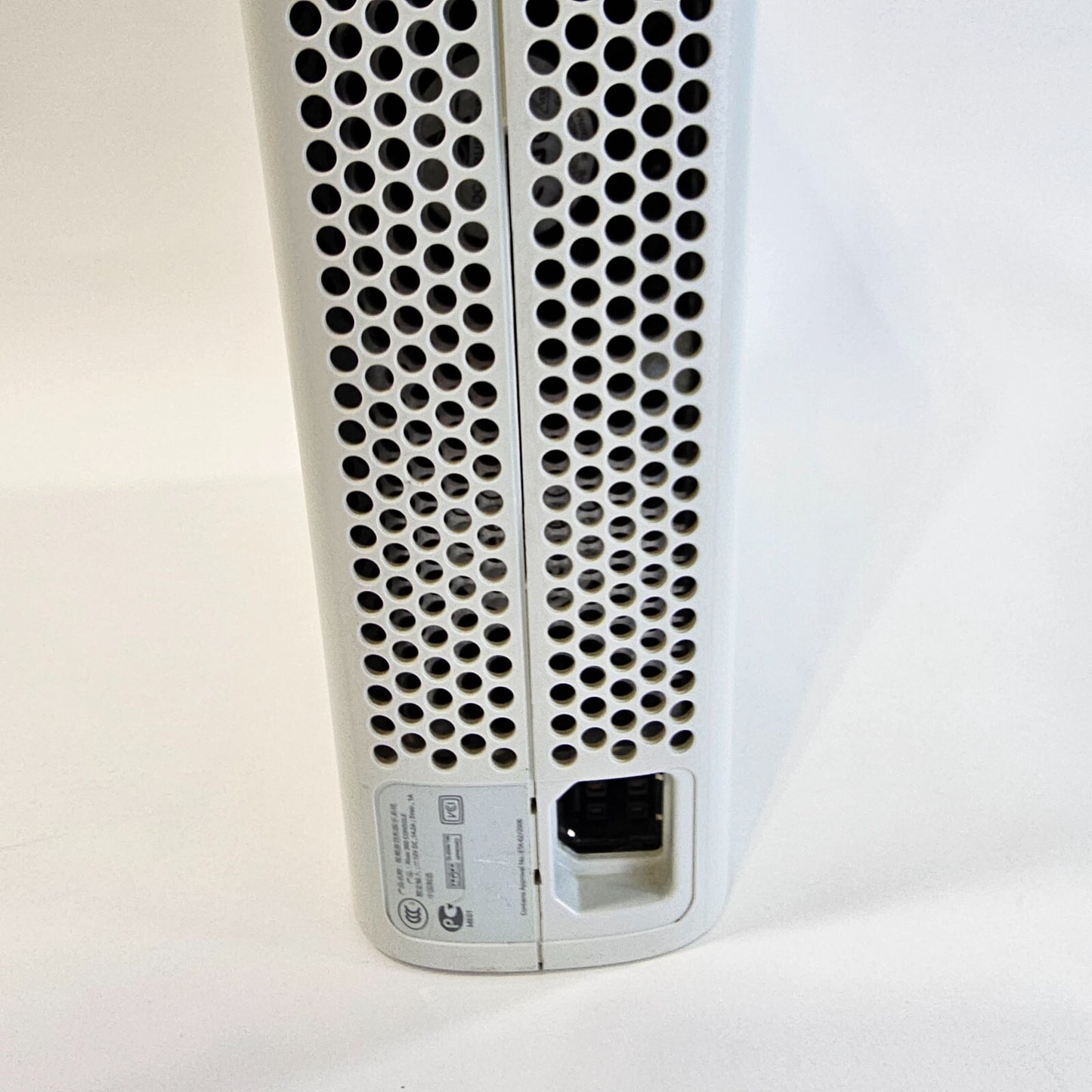 Microsoft White Xbox 360 120 GB Console with Cords, Kinect and Games - Tested