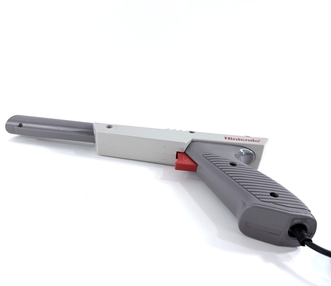 Nintendo Entertainment System Console with Zapper, Controller,  Cables - Tested