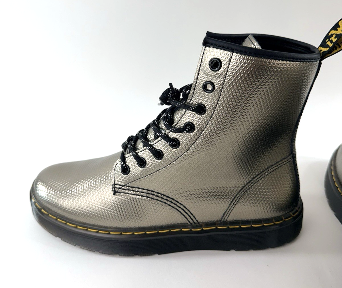 Doc Martens Zavala Metallic Textured Leather 8-Eye Unisex Boots Men's US Size 8
