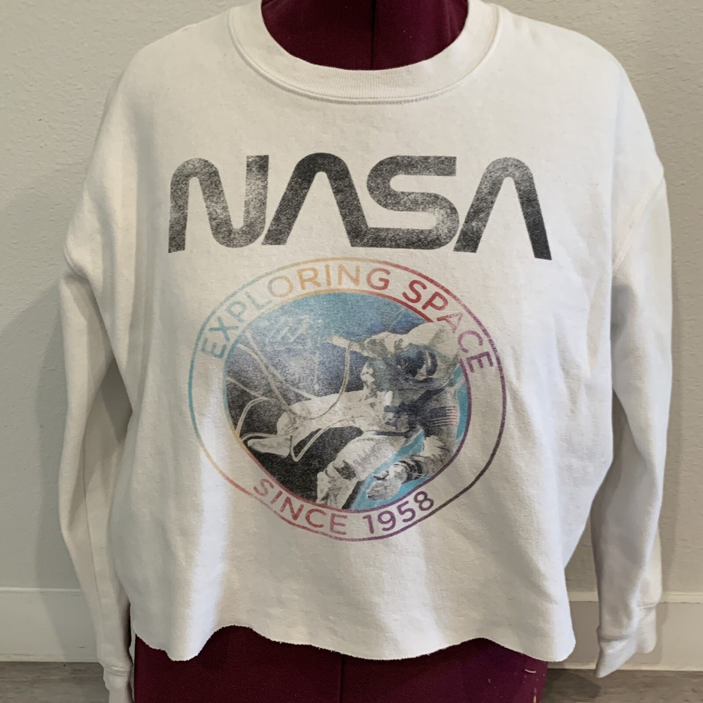 NASA Sweater Womens Medium Cutoff Pullover White