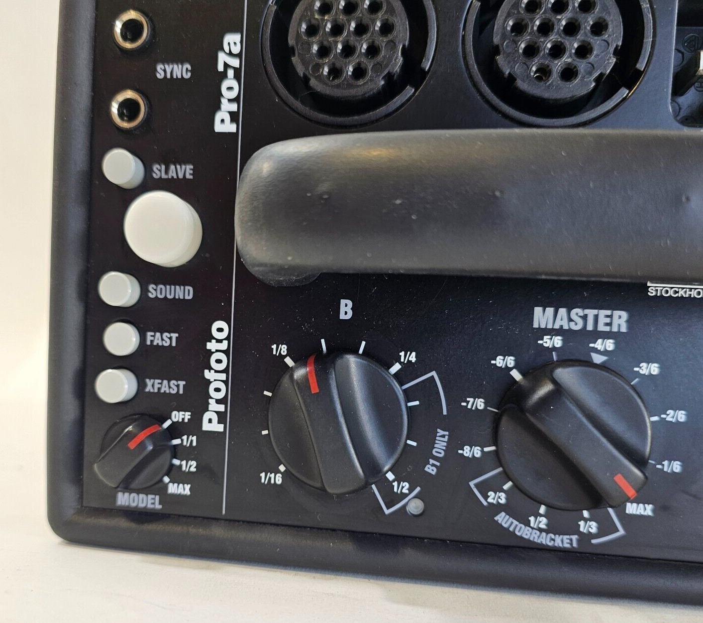 Profoto Pro-7a 2400 ~ 2400 Watt Power Pack Generator Powers On SEE NOTES PARTS