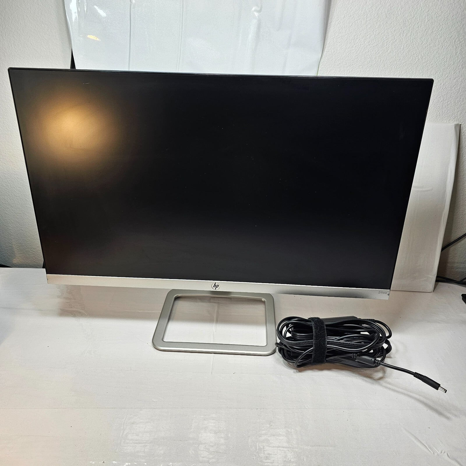 HP 24ea 23.8-inch Display Monitor - Tested and working