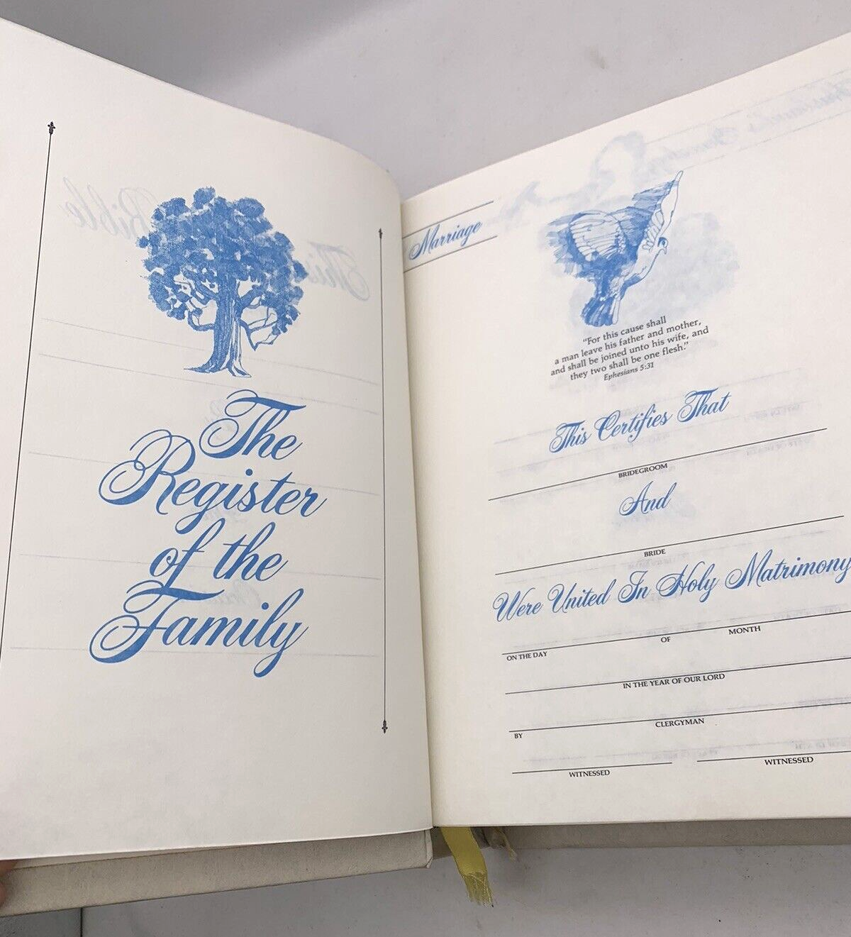 Large Vintage White & Gold Holy Bible Red Letter 1976 Keepsake Family Edition