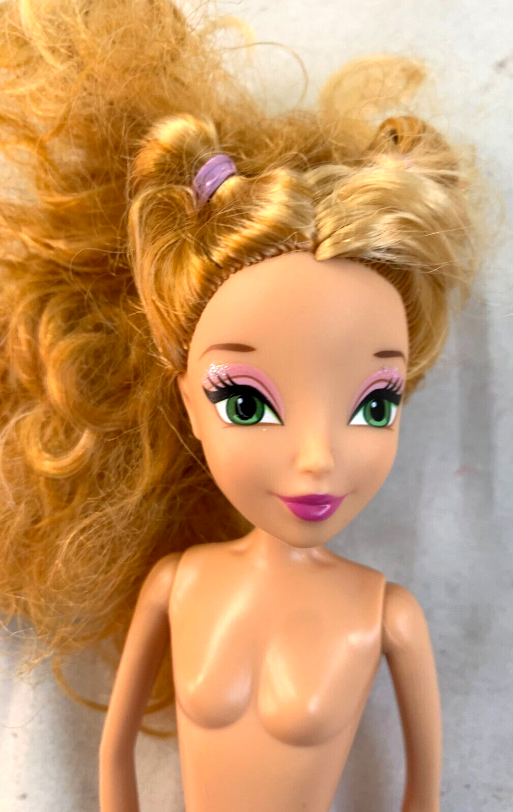 Jakks Pacific Viacom Winx Club 2012 Flora 11.5" Nature Fairy Doll - No Wings