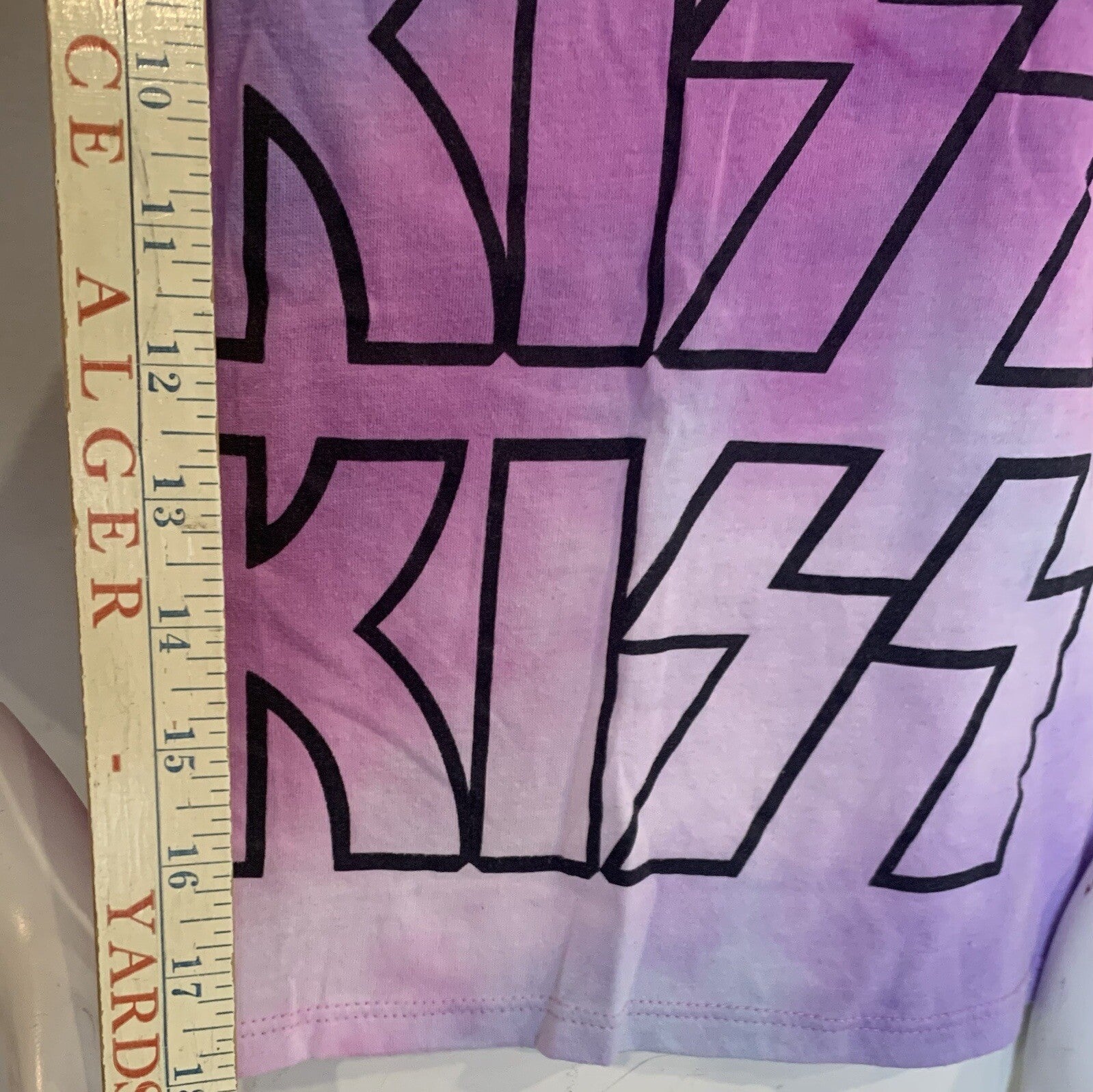 2020 KISS Officially Licensed Cropped T-shirt Tie Dye Women’s Size S (3-5)
