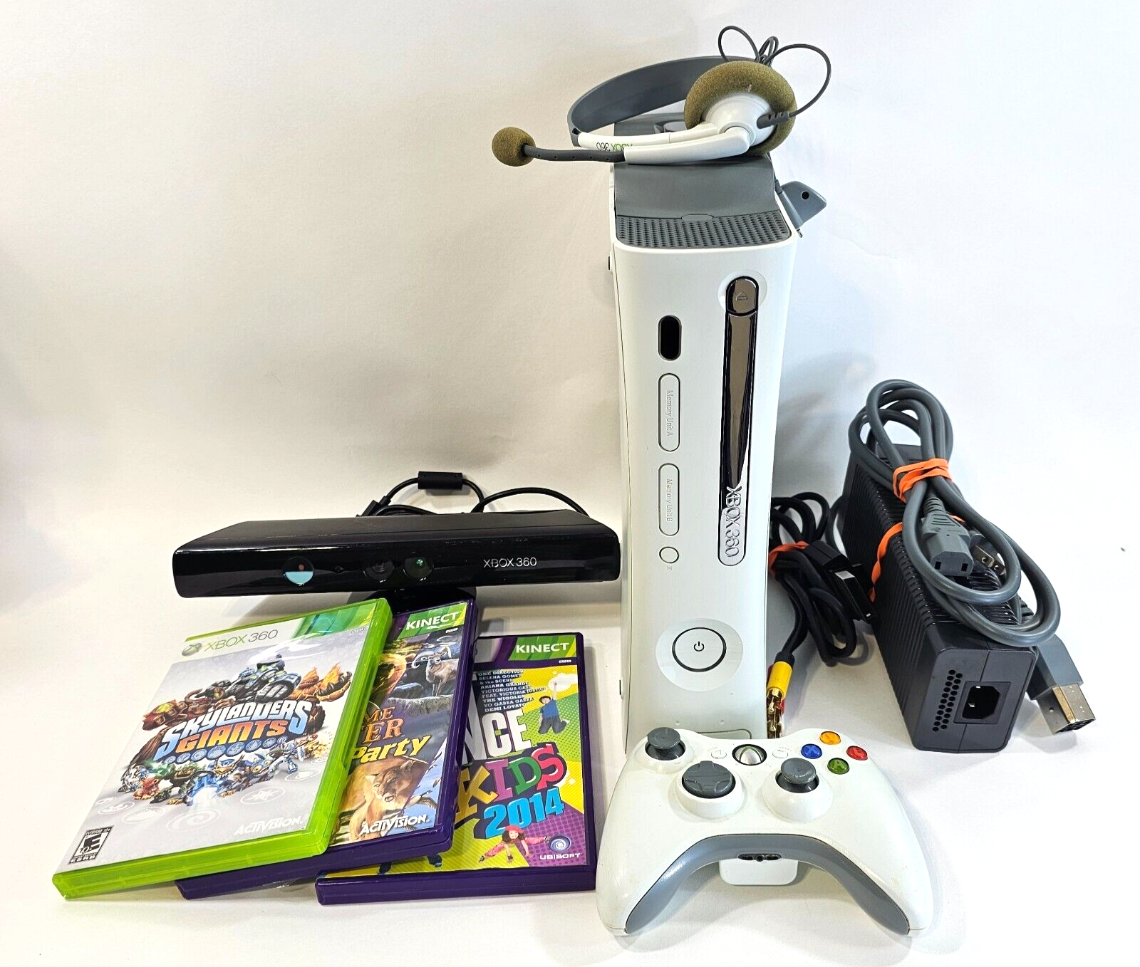 Microsoft White Xbox 360 120 GB Console with Cords, Kinect and Games - Tested
