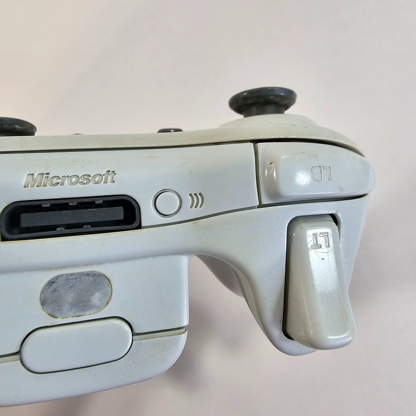 Microsoft White Xbox 360 120 GB Console with Cords, Kinect and Games - Tested